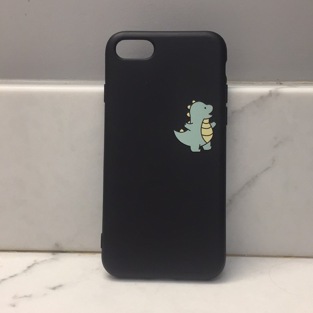 Dinosaur case super cute! Size 7,8,se2020